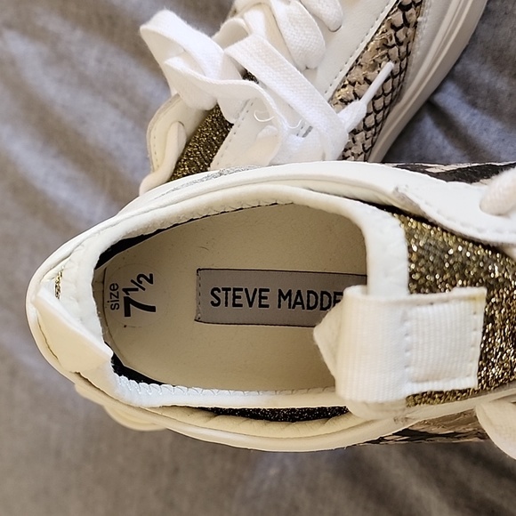 A - NWOT Steve Madden 7 1/2 Sneakers - Picture 2 of 4